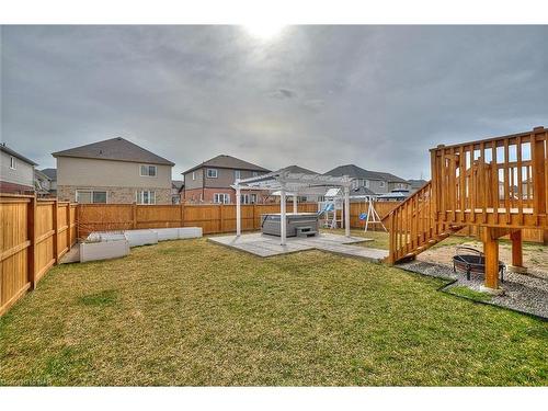 73 Bergenstein Cres Crescent, Fonthill, ON - Outdoor With Backyard