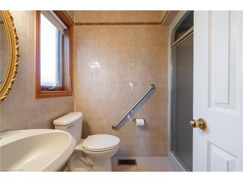 266 Glenridge Avenue, St. Catharines, ON - Indoor Photo Showing Bathroom
