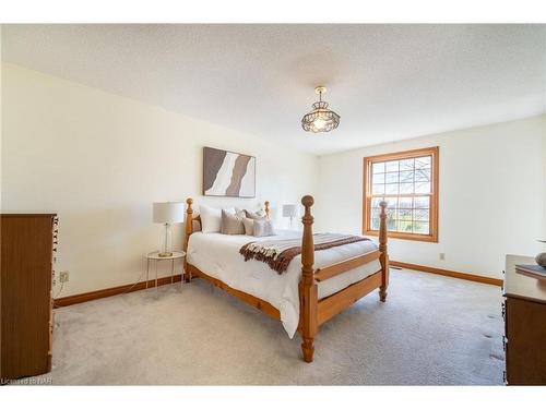 266 Glenridge Avenue, St. Catharines, ON - Indoor Photo Showing Bedroom