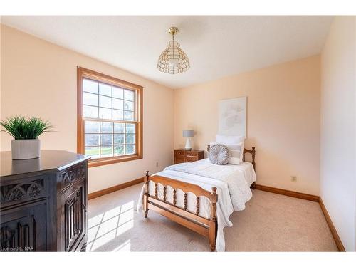 266 Glenridge Avenue, St. Catharines, ON - Indoor Photo Showing Bedroom