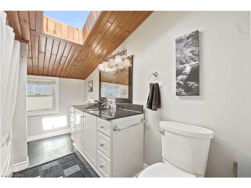 84 Merritt Street, St. Catharines, ON - Indoor Photo Showing Bathroom