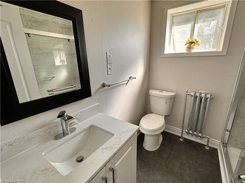 3-94 Empire Street, Welland, ON - Indoor Photo Showing Bathroom
