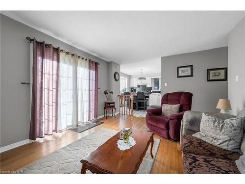 251 Alderlea Avenue, Mount Hope, ON - Indoor Photo Showing Living Room