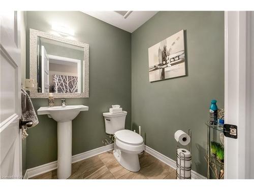 18 Secord Street, Thorold, ON - Indoor Photo Showing Bathroom