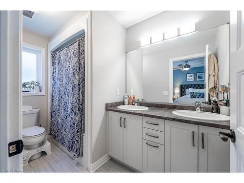 18 Secord Street, Thorold, ON - Indoor Photo Showing Bathroom