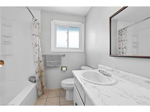 7-5815 Swayze Drive, Niagara Falls, ON - Indoor Photo Showing Bathroom