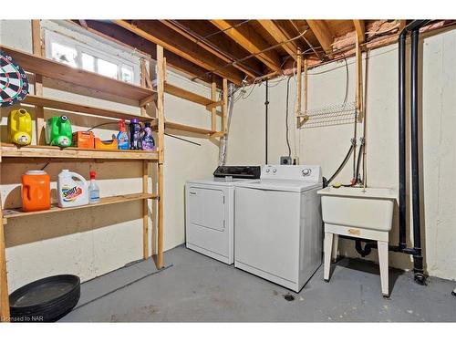 7-5815 Swayze Drive, Niagara Falls, ON - Indoor Photo Showing Laundry Room