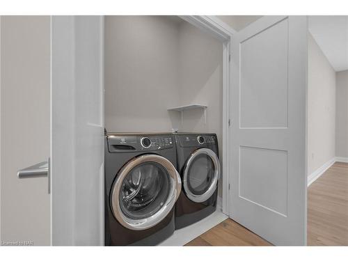 13-1465 Station Street, Fonthill, ON - Indoor Photo Showing Laundry Room