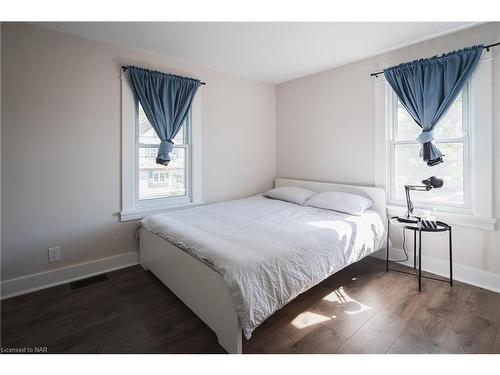 69 Lillian Place, Fort Erie, ON - Indoor Photo Showing Bedroom