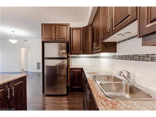 528-8111 Forest Glen Drive, Niagara Falls, ON - Indoor Photo Showing Kitchen With Double Sink