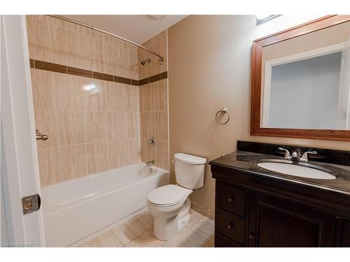 528-8111 Forest Glen Drive, Niagara Falls, ON - Indoor Photo Showing Bathroom