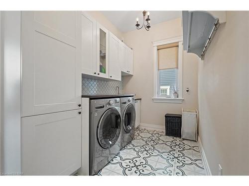 1107 Balfour Street, Fenwick, ON - Indoor Photo Showing Laundry Room