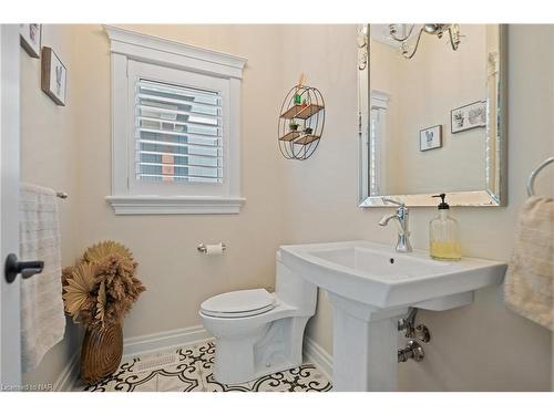1107 Balfour Street, Fenwick, ON - Indoor Photo Showing Bathroom