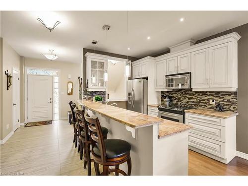 1-409 Niagara Street, St. Catharines, ON - Indoor Photo Showing Kitchen With Upgraded Kitchen