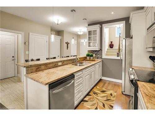 1-409 Niagara Street, St. Catharines, ON - Indoor Photo Showing Kitchen With Double Sink