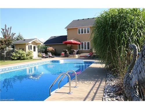 3314 Lakecrest Court, Ridgeway, ON - Outdoor With In Ground Pool With Backyard