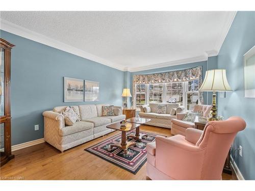 24 Farris Avenue, St. Catharines, ON - Indoor Photo Showing Living Room