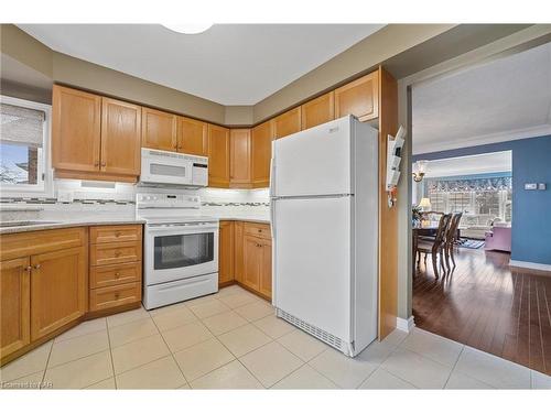 24 Farris Avenue, St. Catharines, ON - Indoor Photo Showing Kitchen
