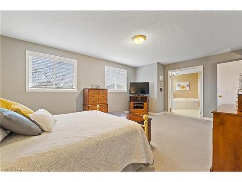 24 Farris Avenue, St. Catharines, ON - Indoor Photo Showing Bedroom