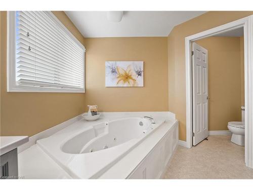 24 Farris Avenue, St. Catharines, ON - Indoor Photo Showing Bathroom