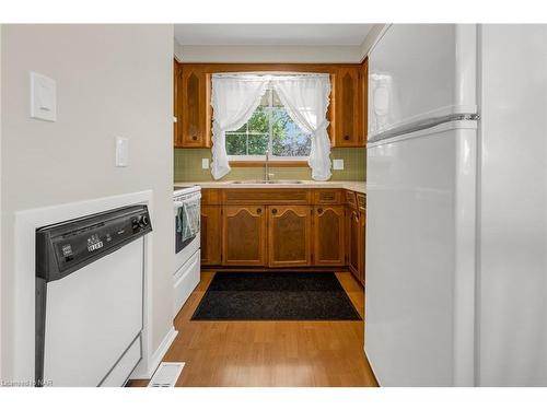 508A Niagara Street, St. Catharines, ON - Indoor Photo Showing Kitchen