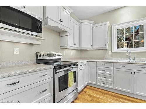 3089 Niagara River Parkway, Stevensville, ON - Indoor Photo Showing Kitchen
