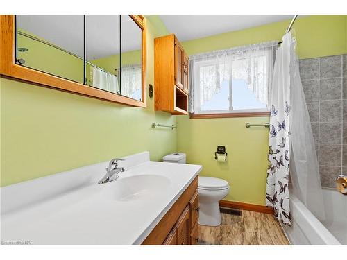 11241 Highway 3 Highway, Wainfleet, ON - Indoor Photo Showing Bathroom