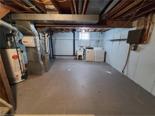 81-242 Lakeport Road, St. Catharines, ON - Indoor Photo Showing Basement
