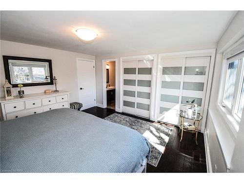 11 Preston Drive, St. Catharines, ON - Indoor Photo Showing Bedroom
