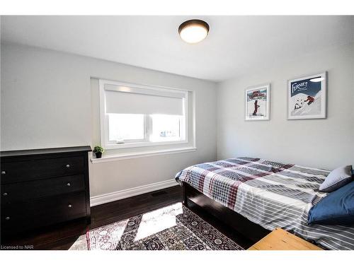 11 Preston Drive, St. Catharines, ON - Indoor Photo Showing Bedroom