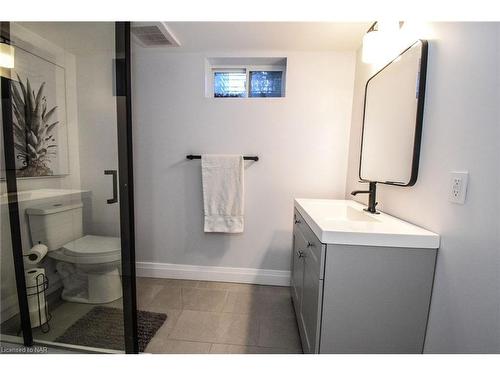 11 Preston Drive, St. Catharines, ON - Indoor Photo Showing Bathroom