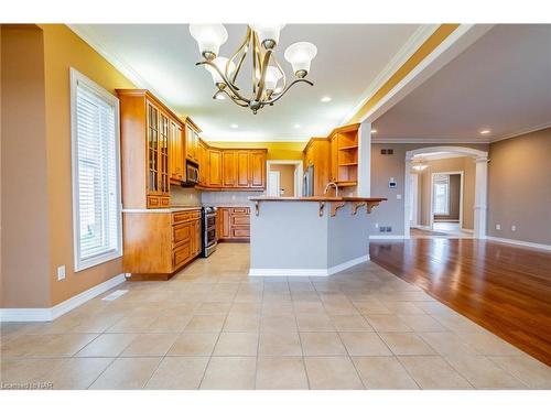 154 Muirfield Trail, Welland, ON - Indoor Photo Showing Kitchen