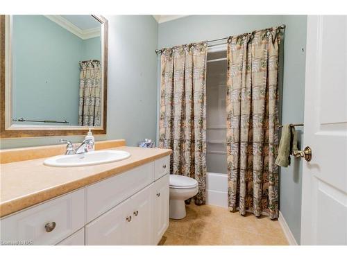 154 Muirfield Trail, Welland, ON - Indoor Photo Showing Bathroom