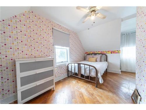 5885 Keith Street, Niagara Falls, ON - Indoor Photo Showing Bedroom