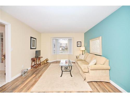 93 Willson Road, Welland, ON - Indoor Photo Showing Living Room