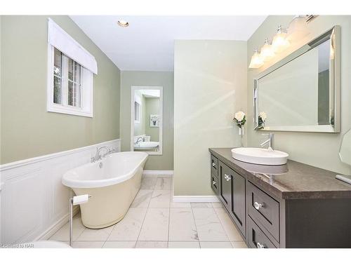 93 Willson Road, Welland, ON - Indoor Photo Showing Bathroom