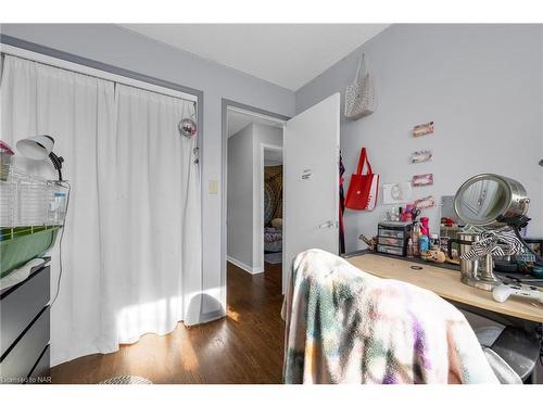4649 Sussex Drive, Niagara Falls, ON - Indoor Photo Showing Bedroom