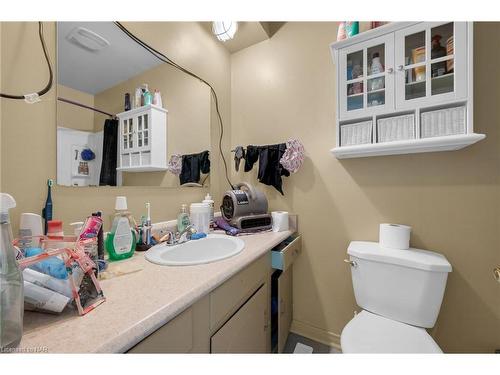 4649 Sussex Drive, Niagara Falls, ON - Indoor Photo Showing Bathroom