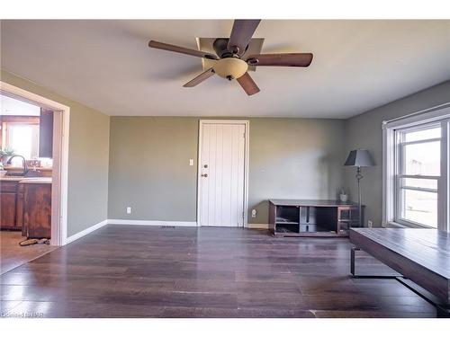 909 Pleasant Beach Road, Port Colborne, ON - Indoor Photo Showing Other Room