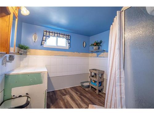 909 Pleasant Beach Road, Port Colborne, ON - Indoor Photo Showing Bathroom