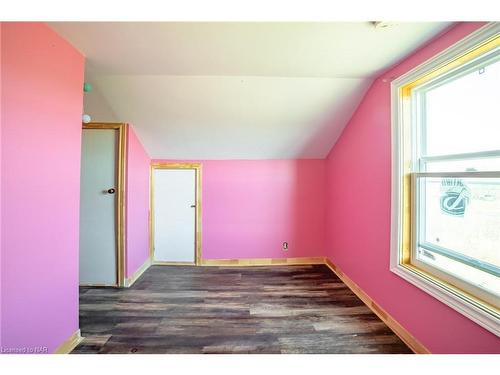 909 Pleasant Beach Road, Port Colborne, ON - Indoor Photo Showing Other Room