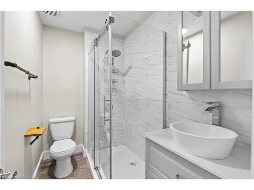 28 Mcalpine Avenue S, Welland, ON - Indoor Photo Showing Bathroom