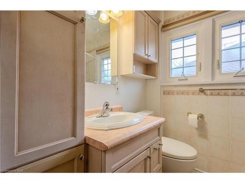 4998 Valley Way, Niagara Falls, ON - Indoor Photo Showing Bathroom
