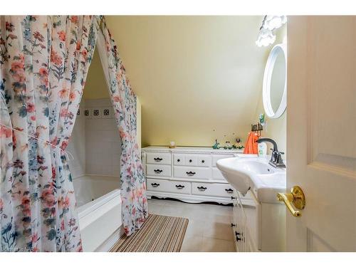 3636 Bowen Road, Stevensville, ON - Indoor Photo Showing Bathroom