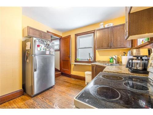 3 Cleveland Street, Thorold, ON - Indoor Photo Showing Kitchen
