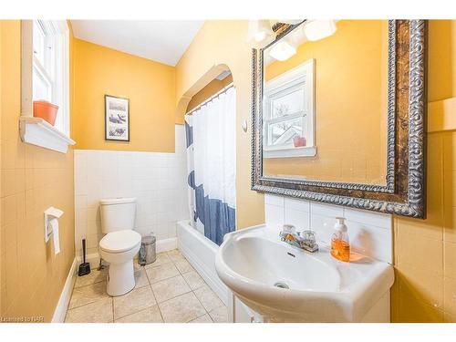 3 Cleveland Street, Thorold, ON - Indoor Photo Showing Bathroom