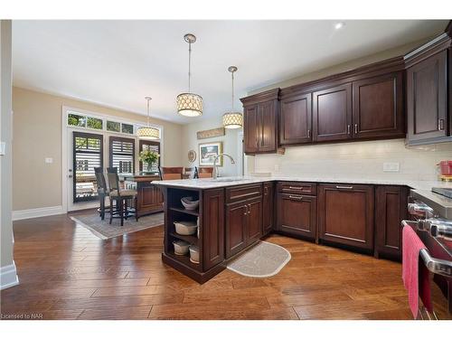 1 Evergreen Lane, Niagara-On-The-Lake, ON - Indoor Photo Showing Kitchen With Upgraded Kitchen