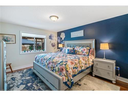 2501 Old Mill Road, Stevensville, ON - Indoor Photo Showing Bedroom