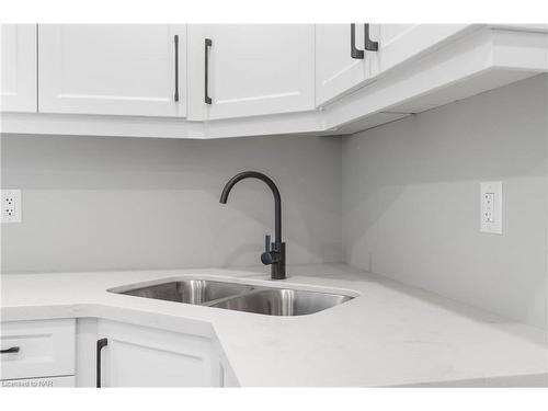 137 St. George Street, Welland, ON - Indoor Photo Showing Kitchen With Double Sink