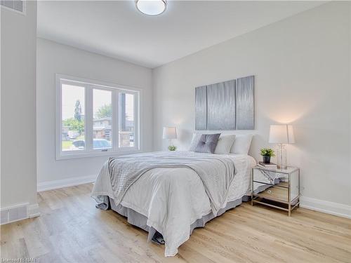 3-13 Valley Road, St. Catharines, ON - Indoor Photo Showing Bedroom